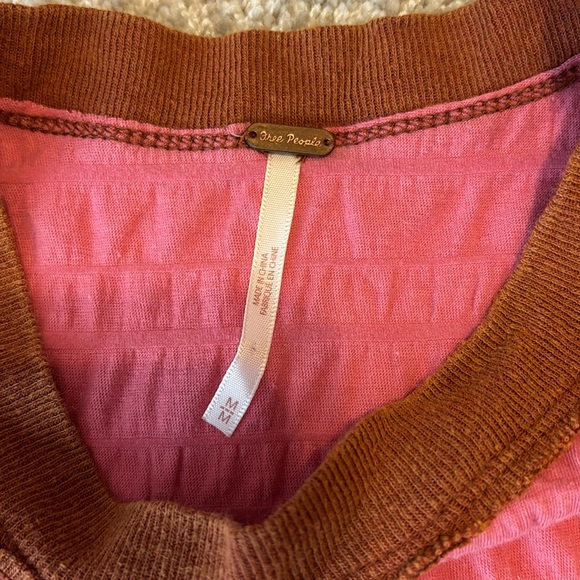Free people pink and brown basic top. Size medium. Such a good basic - Picture 2 of 3